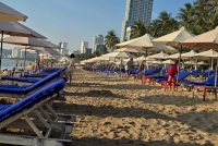 Nha Trang - 300k cho hai ghế phơi nắng bãi biển đổi lại là gì?